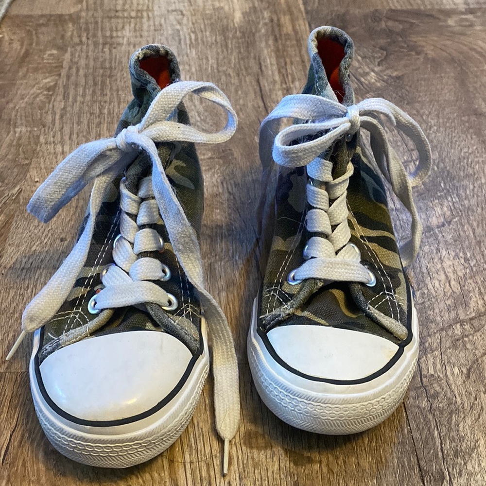 high top camo shoes size 11